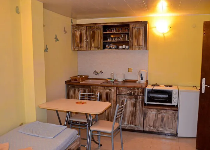 Casa de hóspedes Edelvais 2*