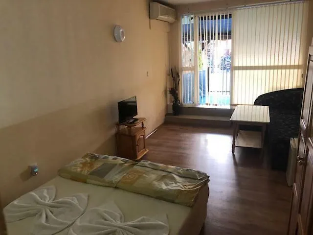 Casa de hóspedes Edelvais 2*